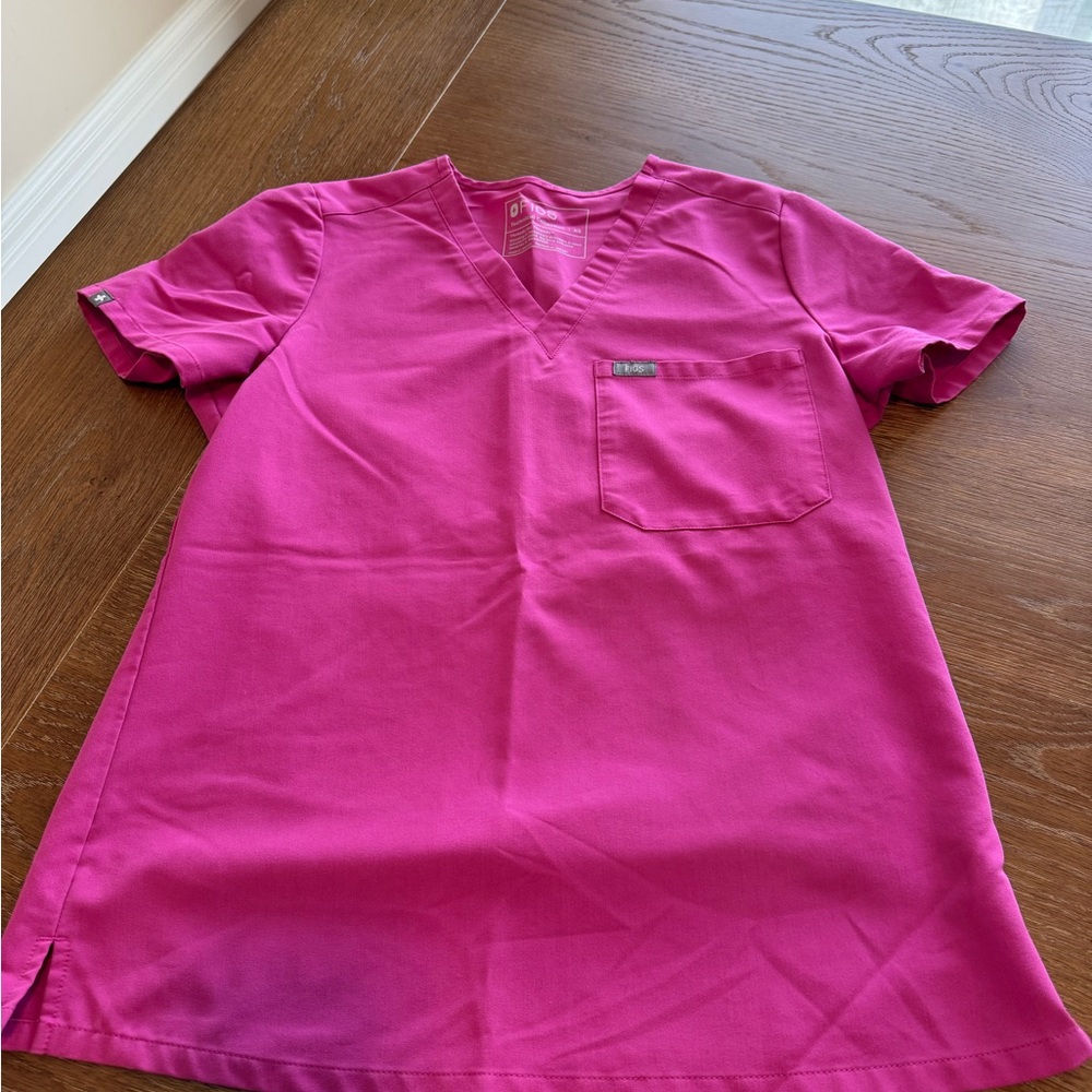 FIGS Catarina One-Pocket Scrub Top in Electric Orchid